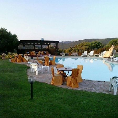 Hotel Ristorante La Tana Di Li Mazzoni Trinita d'Agultu e Vignola Екстер'єр фото