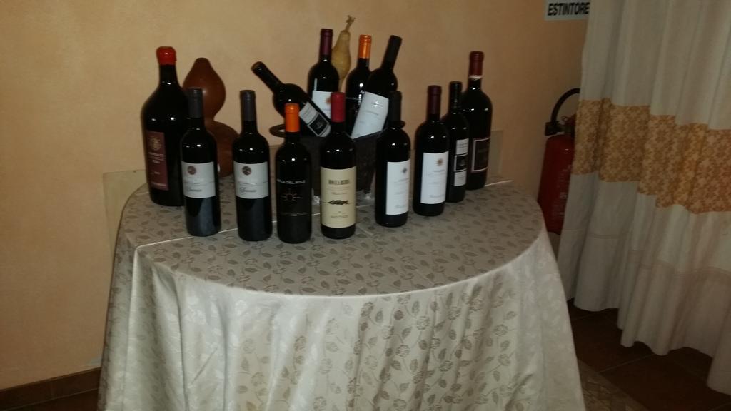 Hotel Ristorante La Tana Di Li Mazzoni Trinita d'Agultu e Vignola Екстер'єр фото