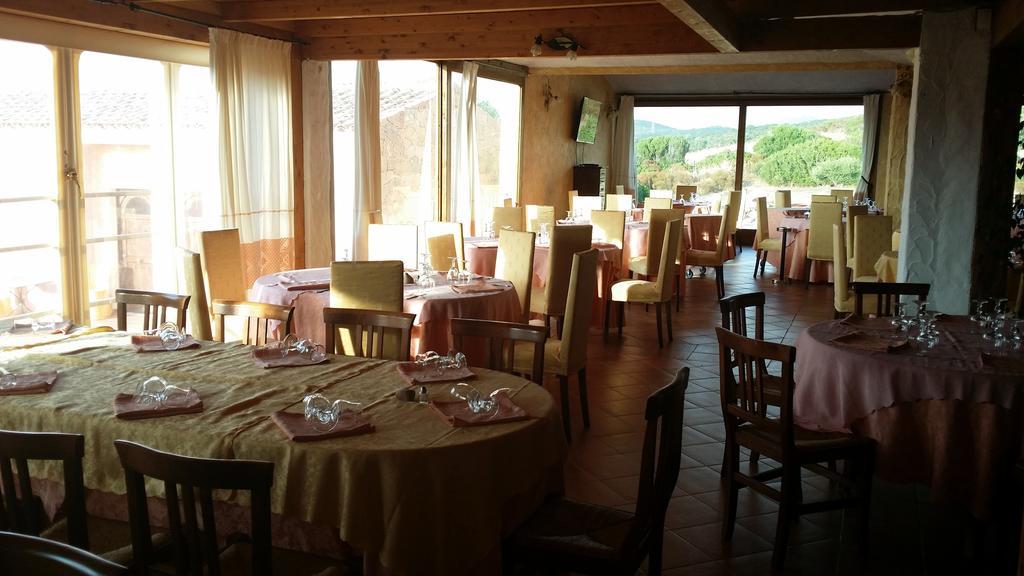 Hotel Ristorante La Tana Di Li Mazzoni Trinita d'Agultu e Vignola Екстер'єр фото