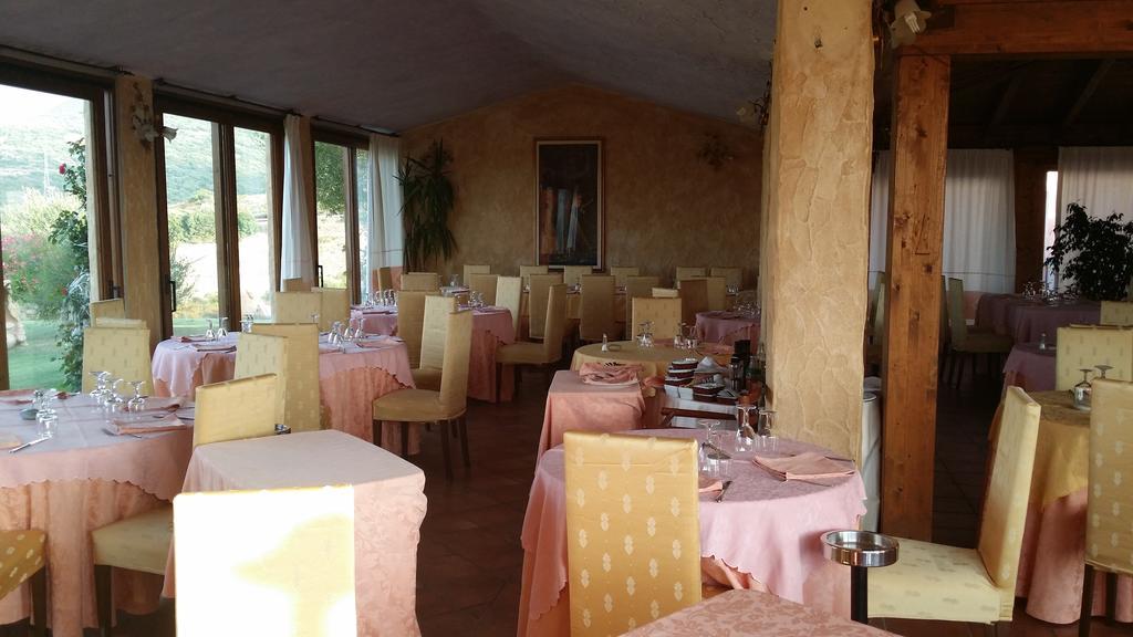Hotel Ristorante La Tana Di Li Mazzoni Trinita d'Agultu e Vignola Номер фото
