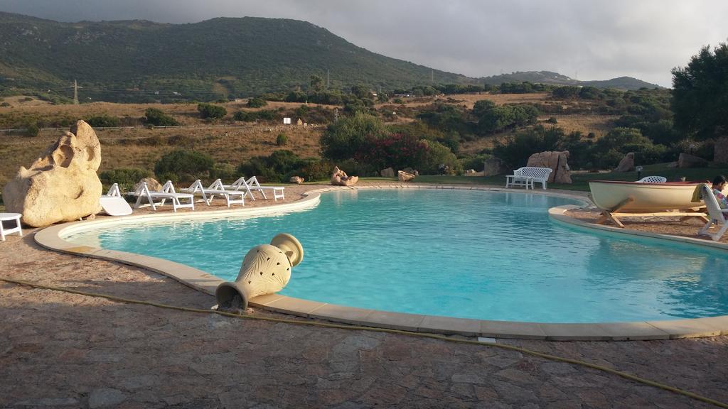 Hotel Ristorante La Tana Di Li Mazzoni Trinita d'Agultu e Vignola Екстер'єр фото