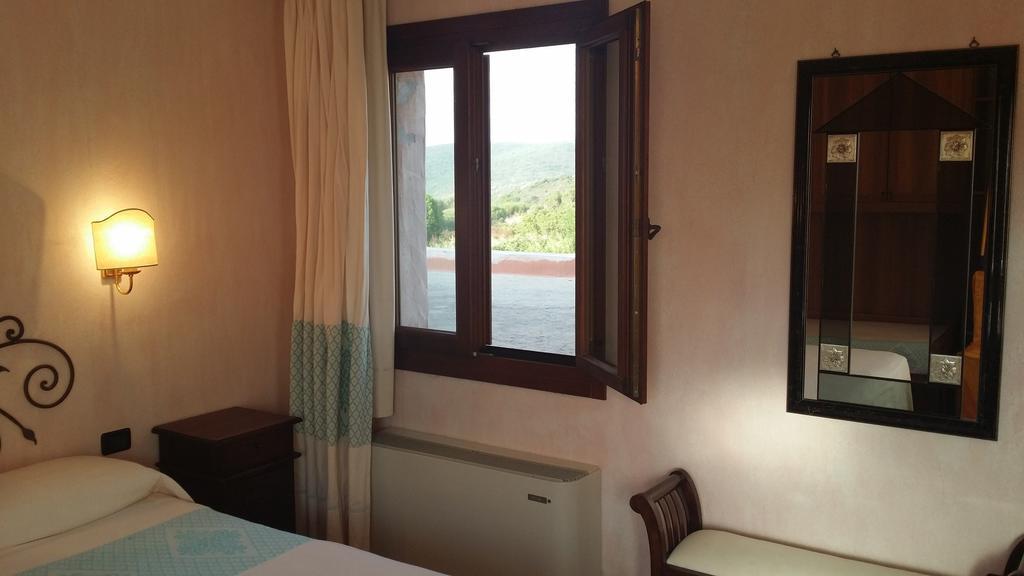 Hotel Ristorante La Tana Di Li Mazzoni Trinita d'Agultu e Vignola Номер фото
