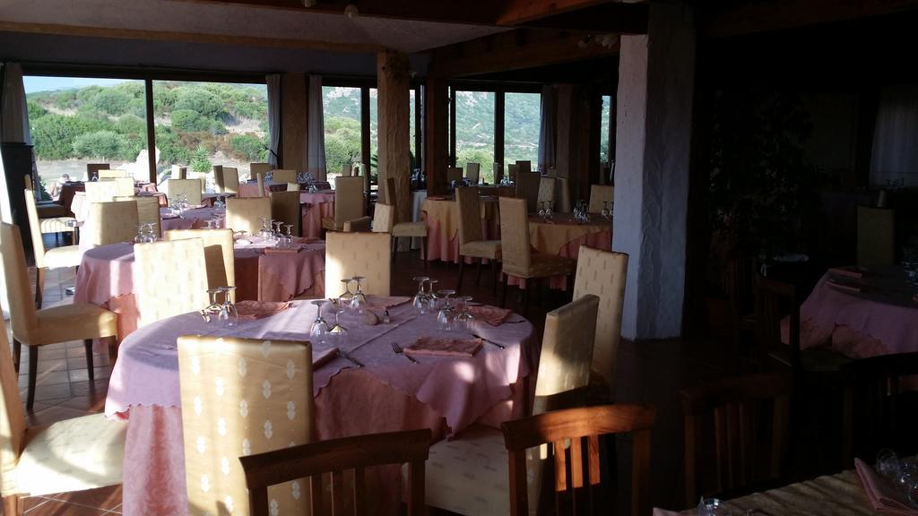 Hotel Ristorante La Tana Di Li Mazzoni Trinita d'Agultu e Vignola Екстер'єр фото
