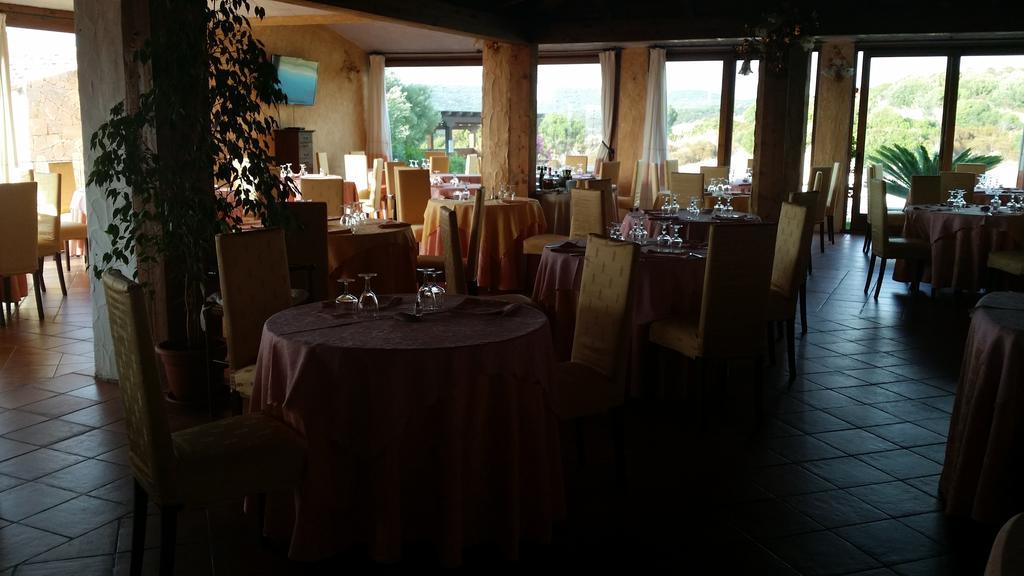 Hotel Ristorante La Tana Di Li Mazzoni Trinita d'Agultu e Vignola Екстер'єр фото