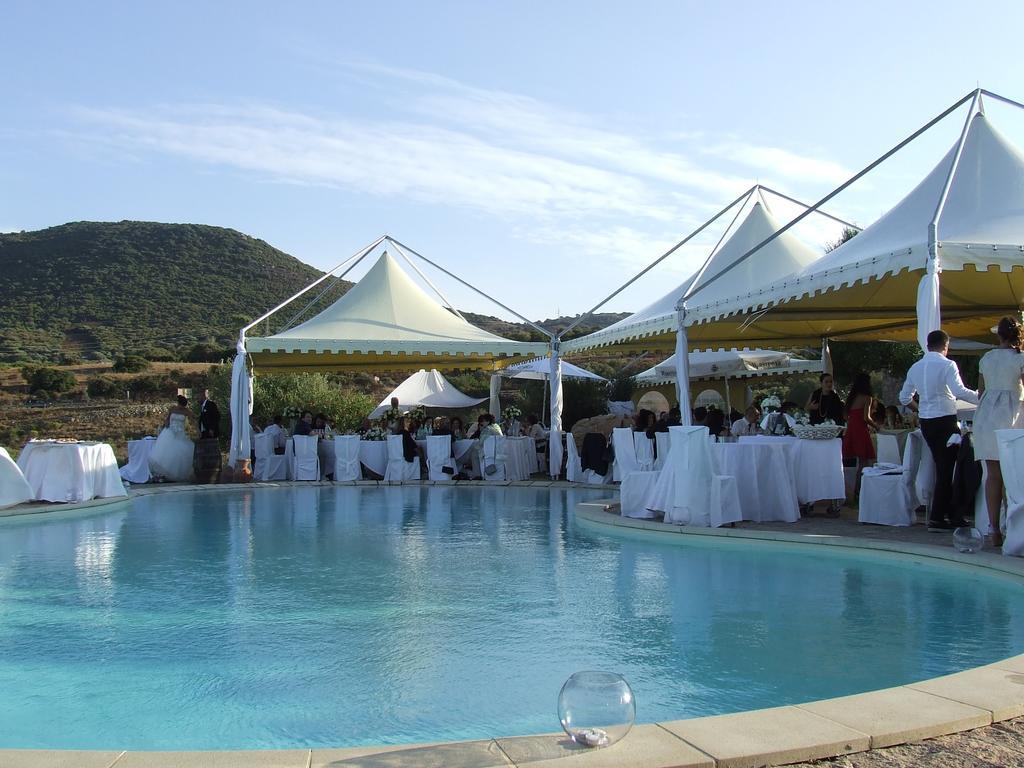 Hotel Ristorante La Tana Di Li Mazzoni Trinita d'Agultu e Vignola Екстер'єр фото